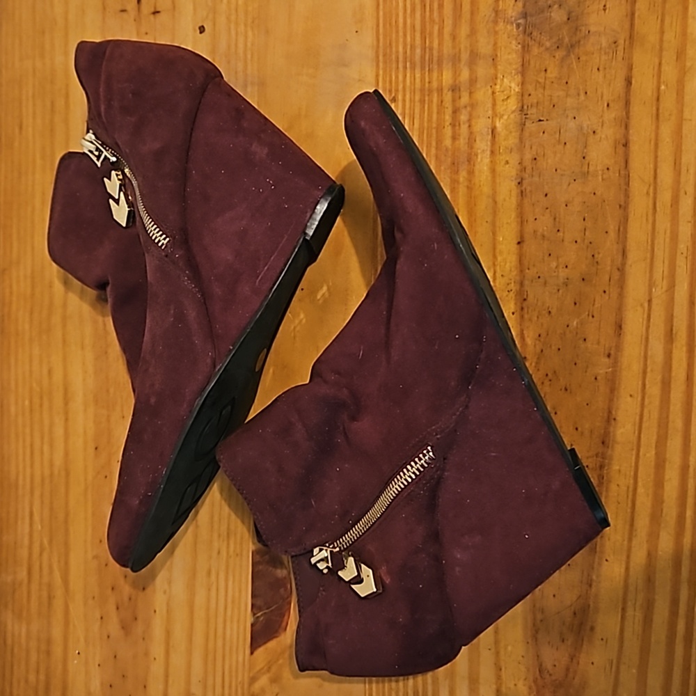 BCBG burgundy wedge ankle boots with gold side zippers size 10